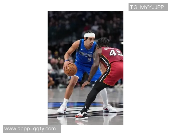 浓眉称赞弗拉格学习能力强助其适应比赛节奏并做出正确决策