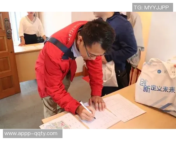 廿年风雨同行初心不改上海海港足球俱乐部20周年纪念画册盛大发布 廿年风雨同行初心不改上海海港足球俱乐部20周年纪念画册盛大发布