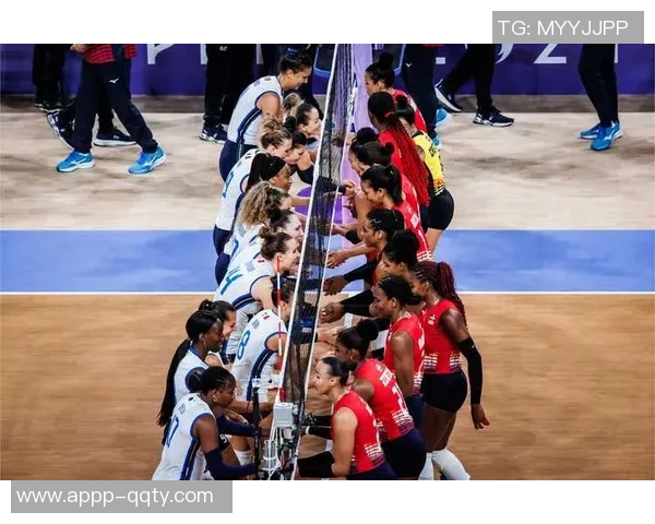 意大利女排奥运冠军埃格努亲临国米与劳塔罗互换球衣展现体育精神